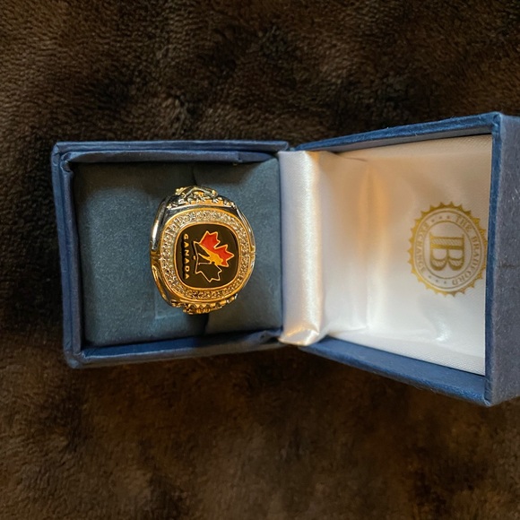 Bradford Exchange, team Canada ringdiamonds,certified authentic.Limited Edition. - Picture 6 of 9